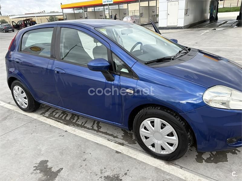 Usado Fiat Punto Dynamic 70 CV (51 kW) 2007 Azul Utilitario