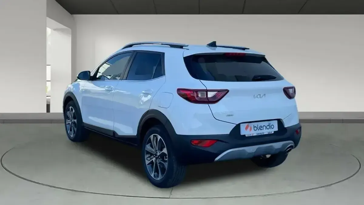 Usado Kia Stonic Style 100 CV (73 kW) 2025 Blanco SUV