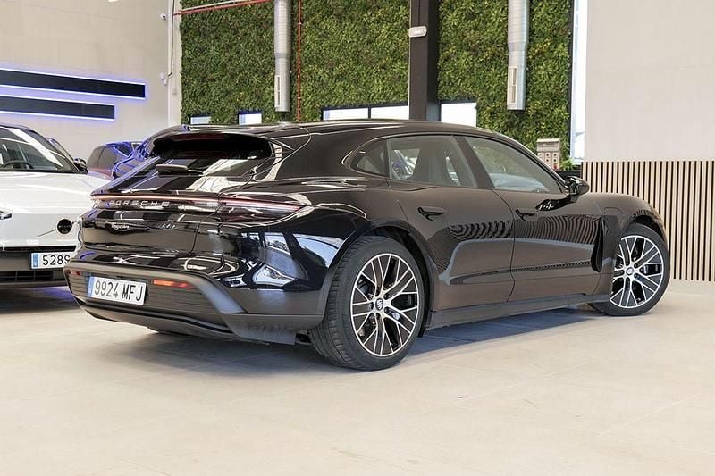 Usado Porsche Taycan Sport Turismo 300 kW (408 CV) 2023 Negro Berlina