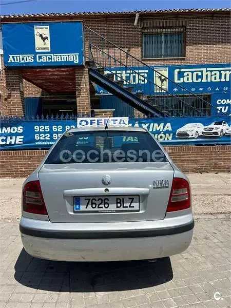 Usado Skoda Octavia 90 CV (66 kW) 2001 Blanco Berlina