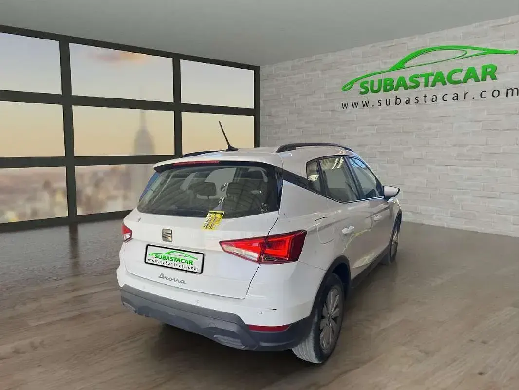 Usado Seat Arona Style Plus 110 CV (80 kW) 2022 Blanco SUV