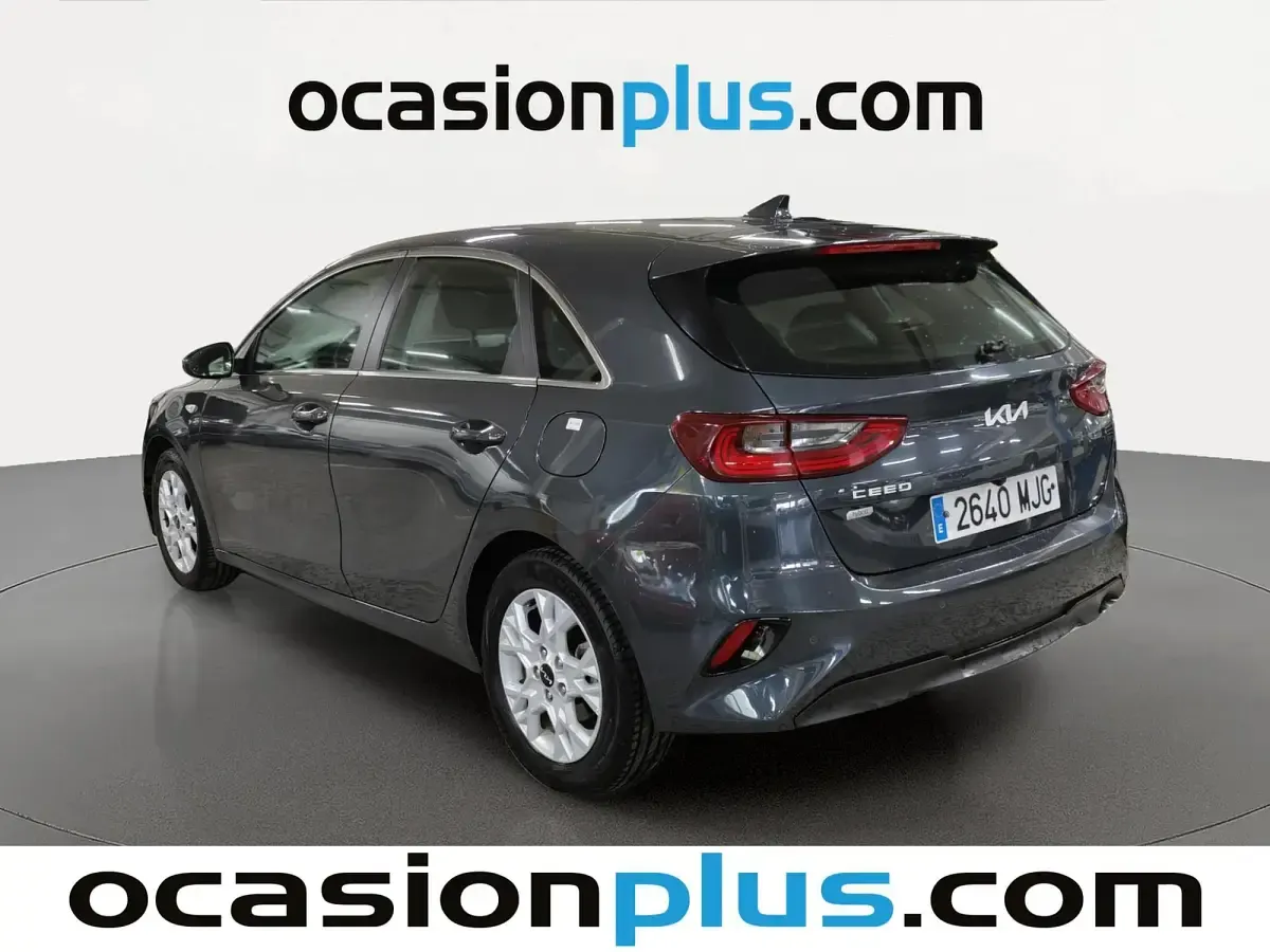 Usado Kia Ceed 136 CV (100 kW) 2023 Gris Utilitario