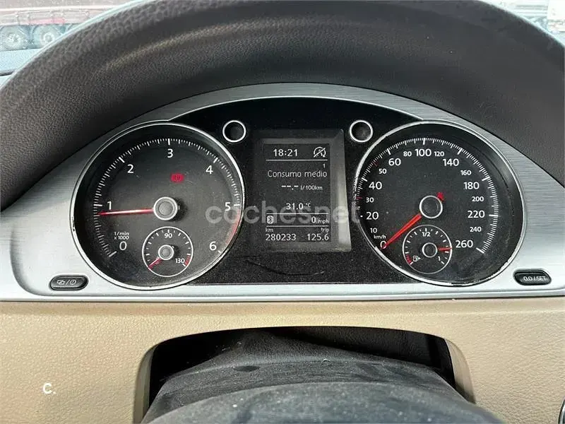 Usado VW Passat Alltrack 140 CV (102 kW) 2013 Negro Familiar