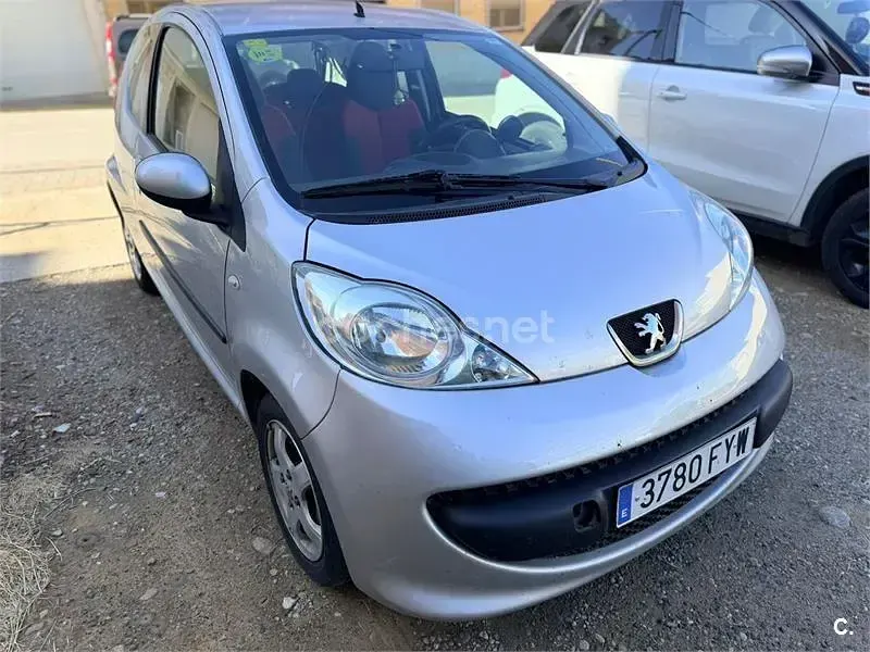 Usado Peugeot 107 Urban Move 54 CV (39 kW) 2007 Gris / plata Utilitario