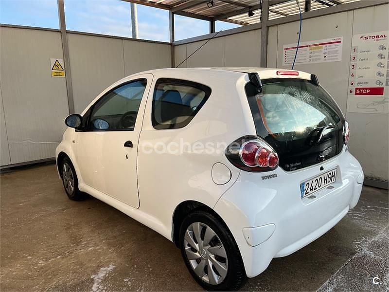 Blanco Usado 2013 Toyota Aygo Live Utilitario | 5100 € (Precio justo) - Imagen 1/4