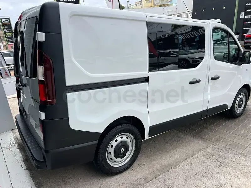 Usado Renault Trafic 120 CV (88 kW) 2019 Blanco Monovolumen