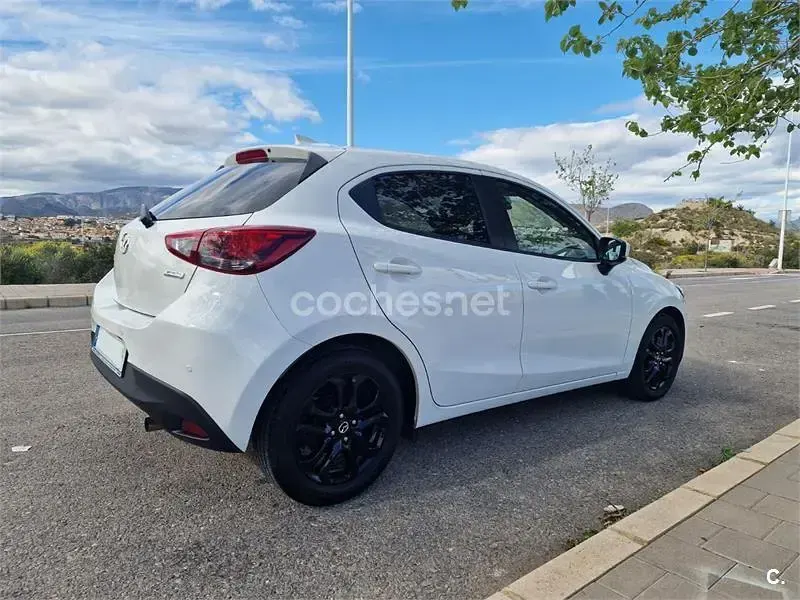 Używany Mazda 2 Edition 90 KM (66 kW) 2019 Biały Sedan/Limuzyna