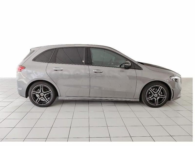 Nuevo Mercedes B180 136 CV (100 kW) 2025 Gris / plata Monovolumen