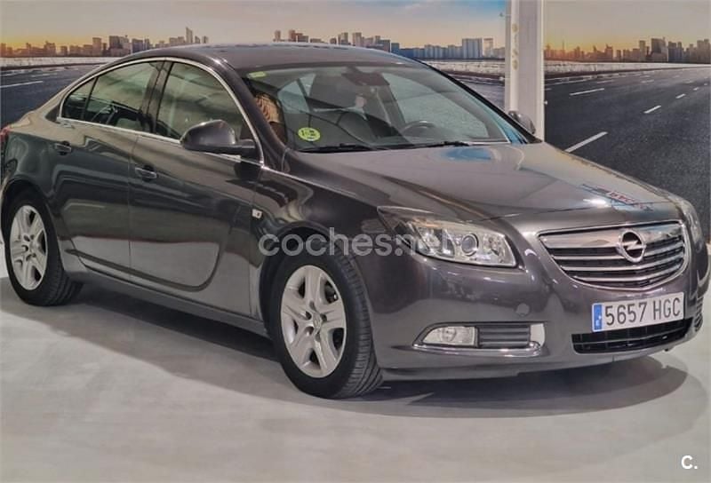 Usado Opel Insignia Edition 130 CV (95 kW) 2011 Gris / plata Berlina