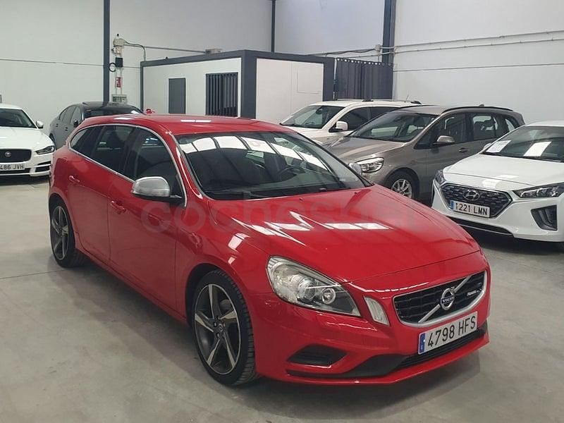 Usado Volvo V60 R-Design 163 CV (119 kW) 2011 Rojo Familiar