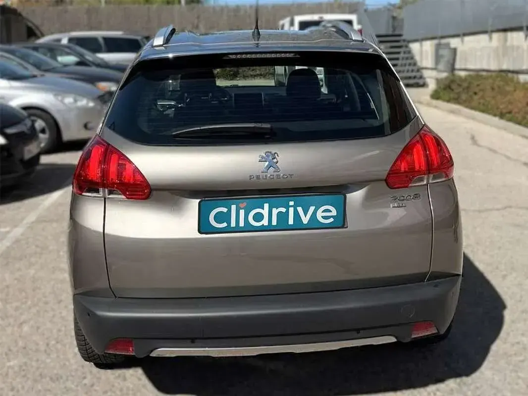 Usado Peugeot 2008 Allure 92 CV (67 kW) 2014 Gris SUV