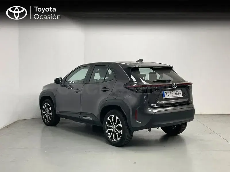 Usado Toyota Yaris Cross Active 116 CV (85 kW) 2022 Gris / plata SUV