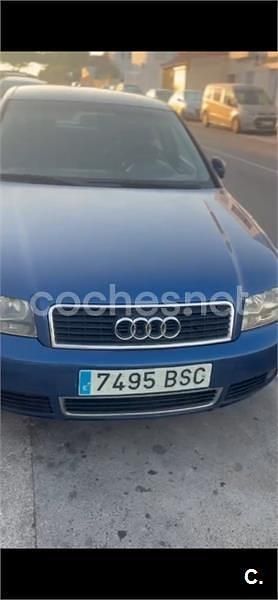 Usado Audi A4 130 CV (95 kW) 2002 Azul Berlina