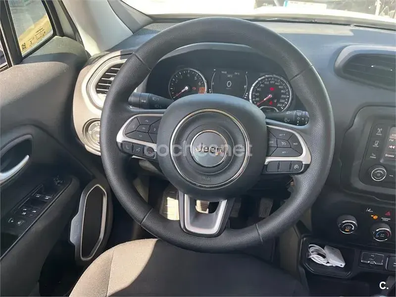 Usado Jeep Renegade Sport 120 CV (88 kW) 2020 Gris / plata SUV