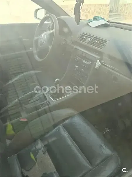 Usado Audi A4 Premium 130 CV (95 kW) 2002 Gris / plata Berlina