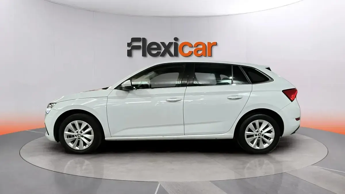 Usado Skoda Scala Selection 116 CV (85 kW) 2024 Blanco Utilitario