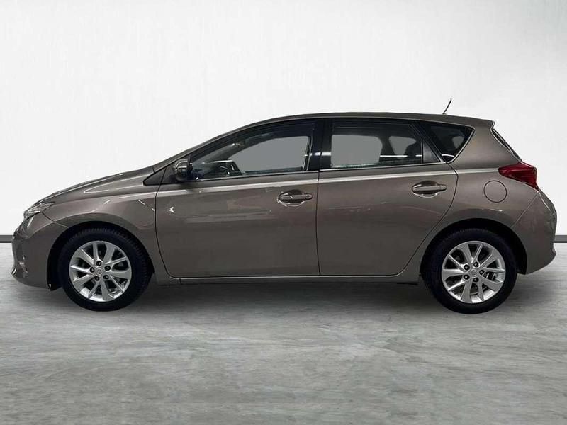 Usado Toyota Auris Active 90 CV (66 kW) 2015 Marrón Utilitario