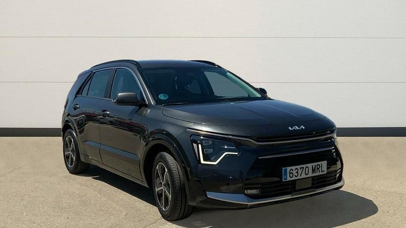 Gris / plata Usado 2024 Kia Niro SUV | 29.000 € (Caro) - Imagen 1/4