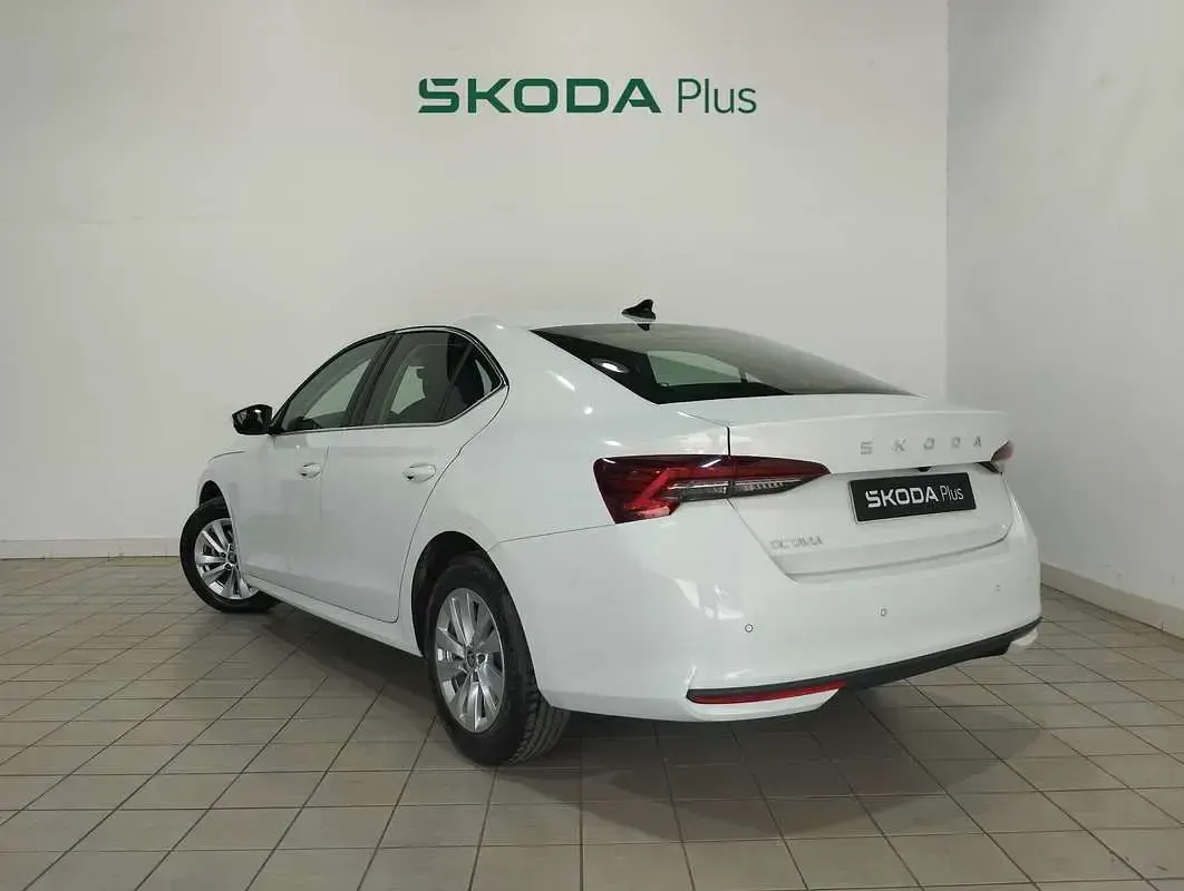Usado Skoda Octavia Selection 150 CV (110 kW) 2025 Blanco Utilitario