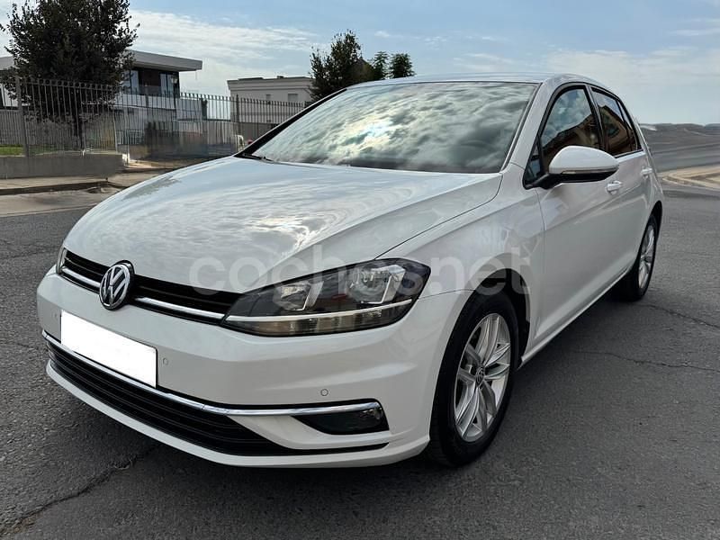 Blanco Usado 2017 VW Golf VII Advance Berlina | 11.999 € (Precio justo) - Imagen 1/4