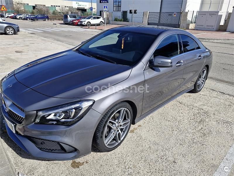 Usado Mercedes CLA180 122 CV (89 kW) 2018 Gris / plata Berlina