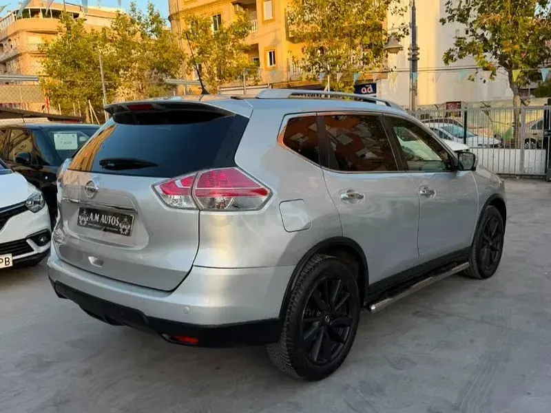 Usado Nissan X-Trail Tekna 163 CV (119 kW) 2016 Gris / plata SUV