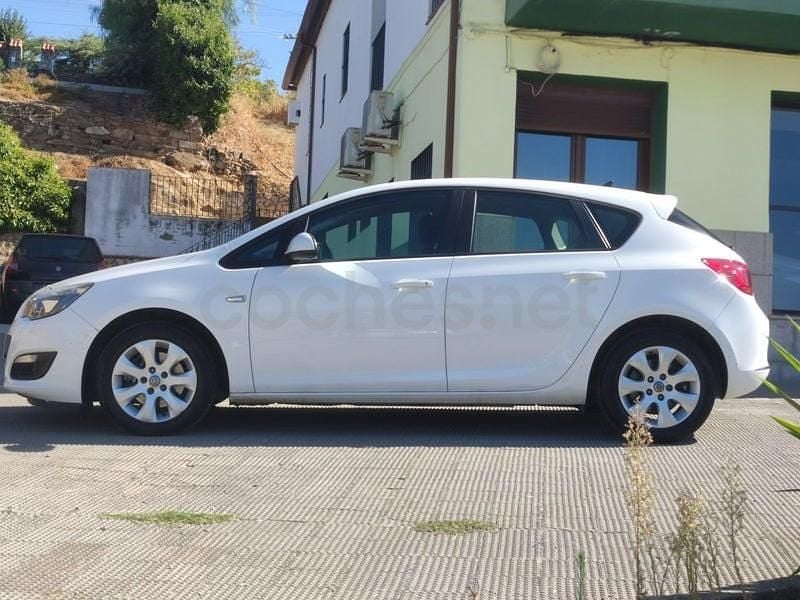 Usado Opel Astra Selective 110 CV (80 kW) 2016 Blanco Berlina