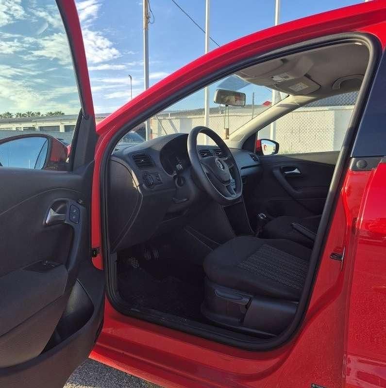 Usado VW Polo 75 CV (55 kW) 2014 Rojo Berlina
