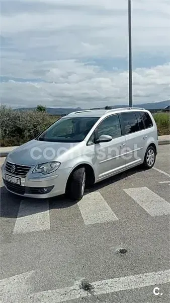Usado VW Touran 140 CV (102 kW) 2009 Gris / plata Monovolumen