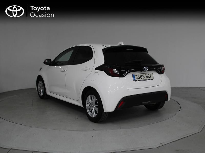 Usado Toyota Yaris Hybrid Business Edition 116 CV (85 kW) 2022 Blanco Berlina