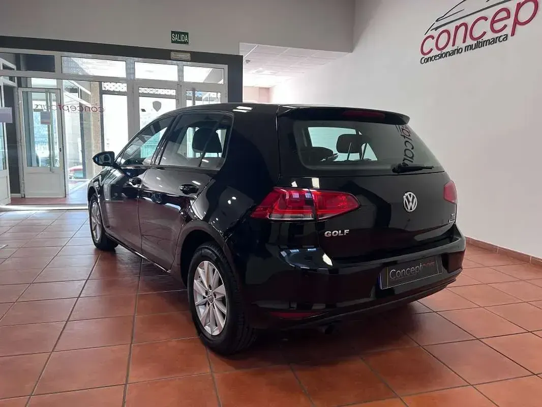 Usado VW Golf VII Advance 105 CV (77 kW) 2015 Negro Utilitario
