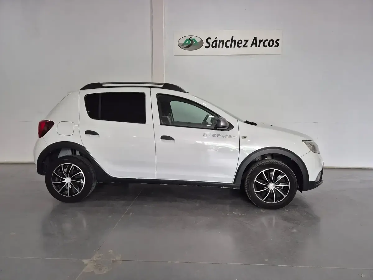Usado Dacia Sandero Lauréate 90 CV (66 kW) 2017 Blanco Utilitario