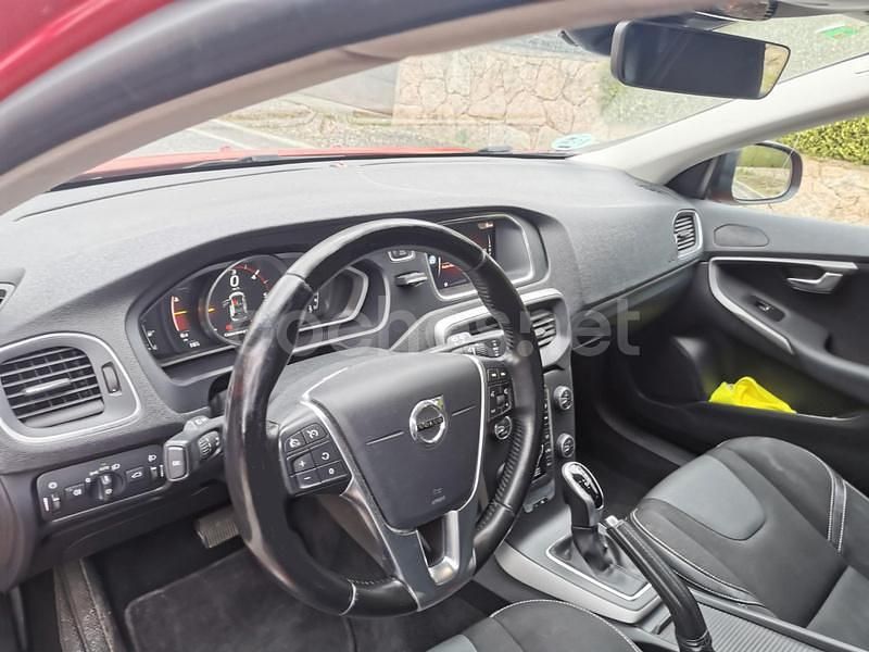 Usado Volvo V40 Momentum 150 CV (110 kW) 2017 Rojo Familiar