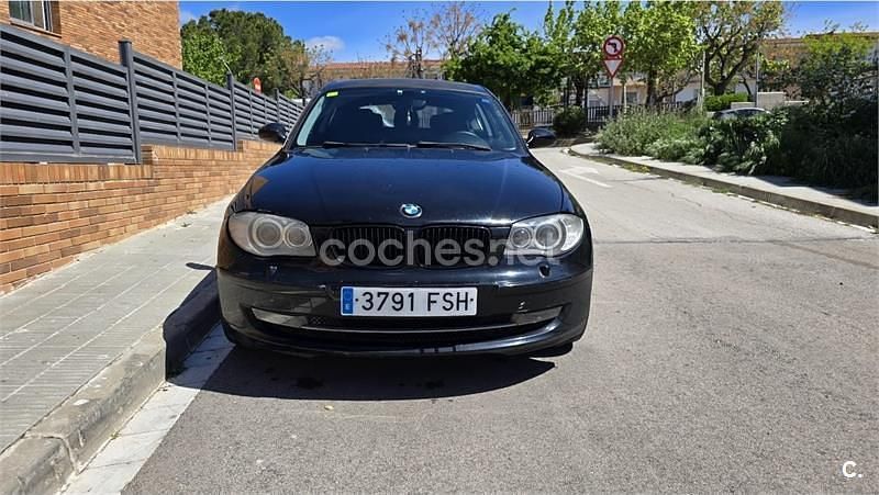 Usado BMW 118 143 CV (105 kW) 2007 Negro Utilitario