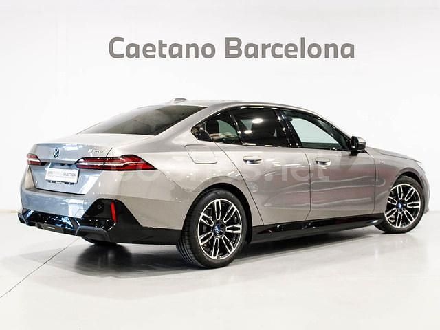 Usado BMW 530e Comfort Edition 299 CV (219 kW) 2025 Gris / plata Berlina