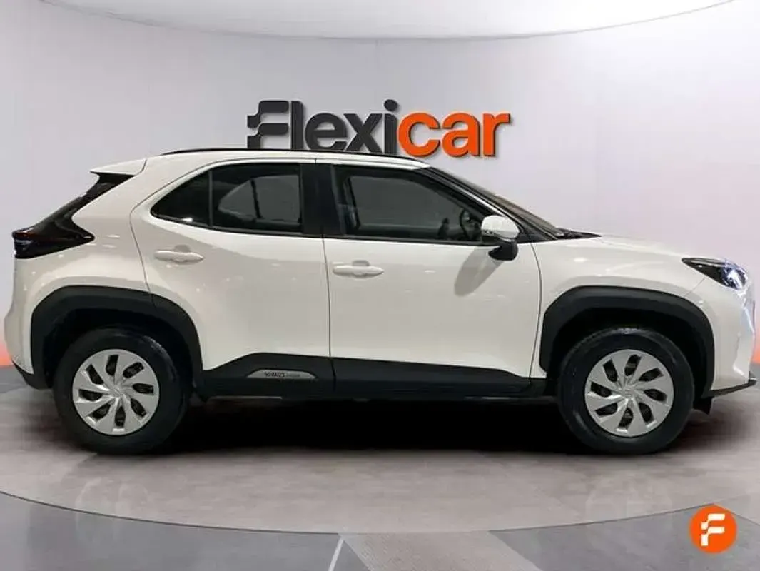 Nuevo Toyota Yaris Cross Active 131 CV (96 kW) 2026 Blanco SUV