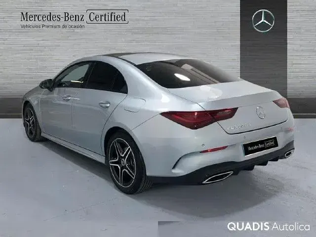 Usado Mercedes CLA220 190 CV (139 kW) 2025 Plata hightech Berlina