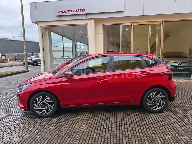 Usado Hyundai i20 100 CV (73 kW) 2024 Granate Berlina