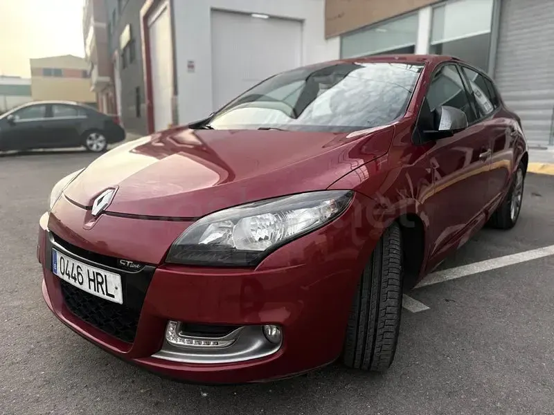 Usado Renault Mégane Bose Edition 110 CV (80 kW) 2013 Granate Berlina