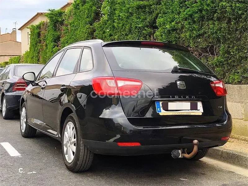 Usado Seat Ibiza ST Style 105 CV (77 kW) 2014 Negro Familiar