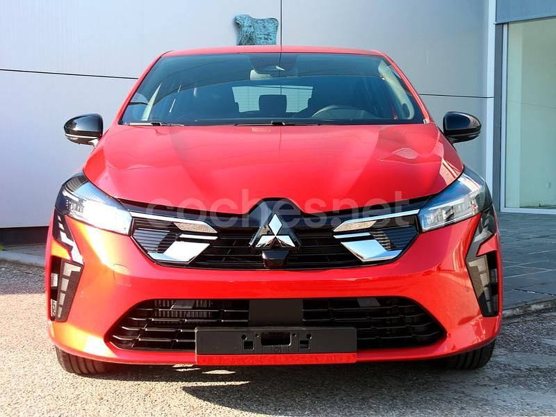 Rojo Usado 2024 Mitsubishi Colt Berlina | 16.500 € (Buen precio) - Imagen 1/4
