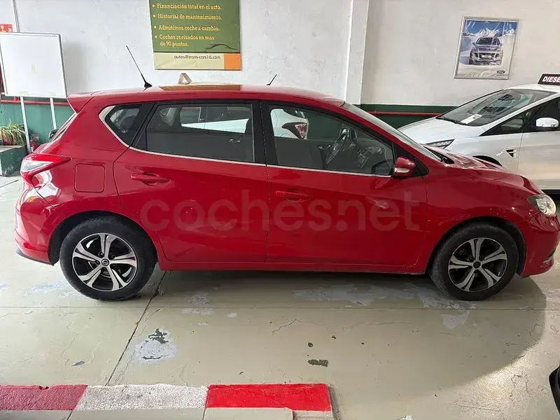 Usado Nissan Pulsar Acenta 115 CV (84 kW) 2016 Rojo Utilitario