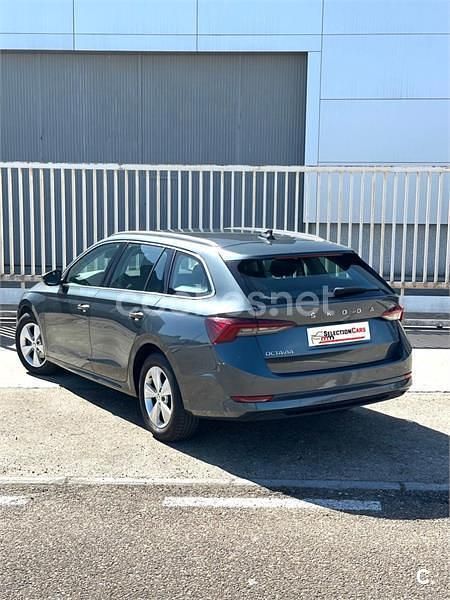 Usado Skoda Octavia Style 150 CV (110 kW) 2021 Gris / plata Familiar