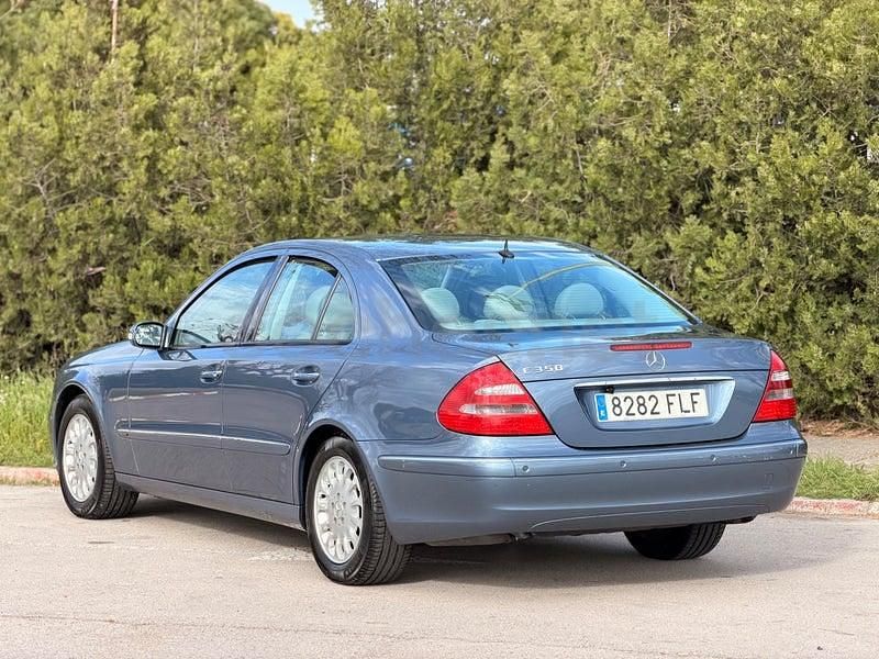 Usado Mercedes E350 Elegance 272 CV (200 kW) 2006 Azul Berlina