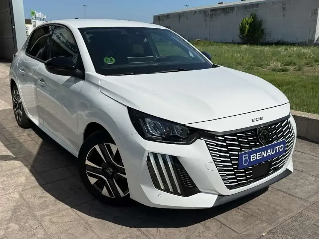 Usado Peugeot 208 Allure 102 CV (75 kW) 2025 Blanco Utilitario
