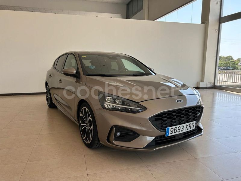 Gris / plata Usado 2018 Ford Focus ST-Line Berlina | 20.600 € (Precio justo) - Imagen 1/4