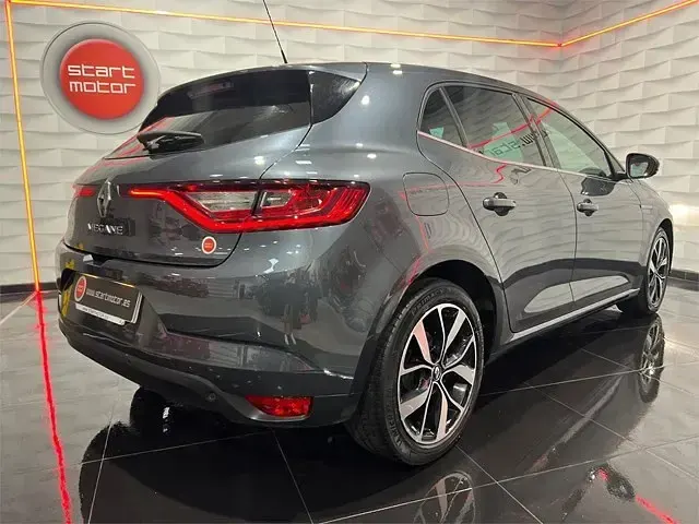 Usado Renault Mégane LIMITED 120 CV (88 kW) 2019 Gris oscuro Berlina
