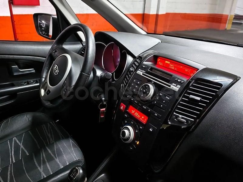 Usado Kia Venga 75 CV (55 kW) 2010 Azul Utilitario