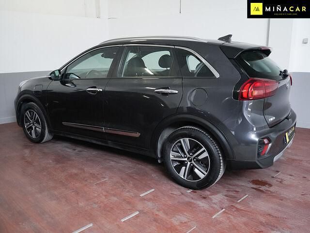 Usado Kia Niro 141 CV (103 kW) 2021 Gris / plata SUV
