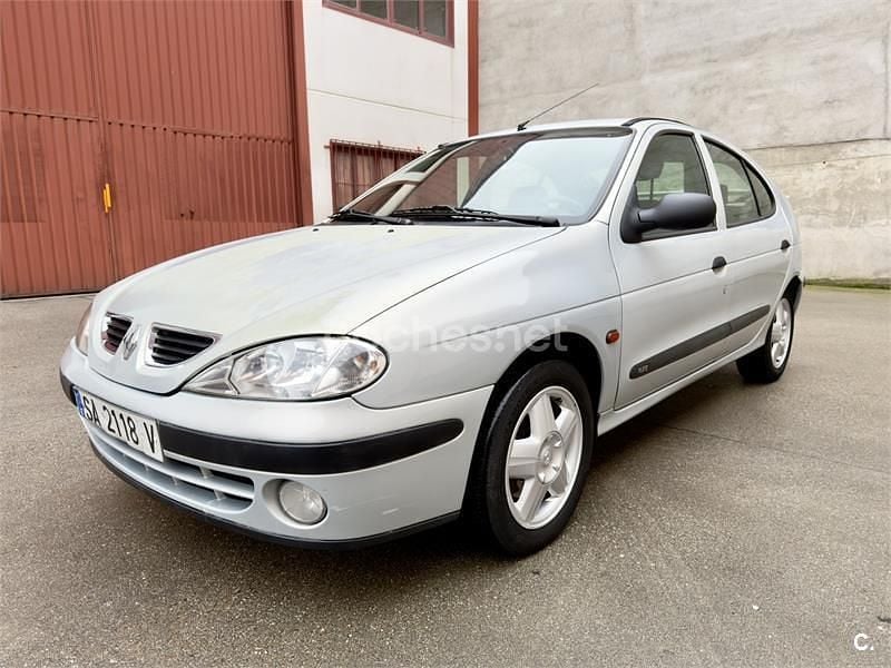 Gris / plata Usado 2000 Renault Mégane Berlina | 1200 € (Precio justo) - Imagen 1/4